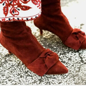 ZARA  Sz 38 Kitten Heel Pointy Toe Toe Cap Bow Suede Pull On Brick Red Booties